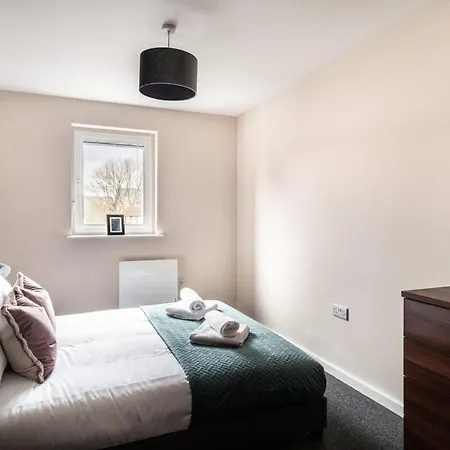 Modern & Bright 2 Bed Apartment In Манчестер Экстерьер фото