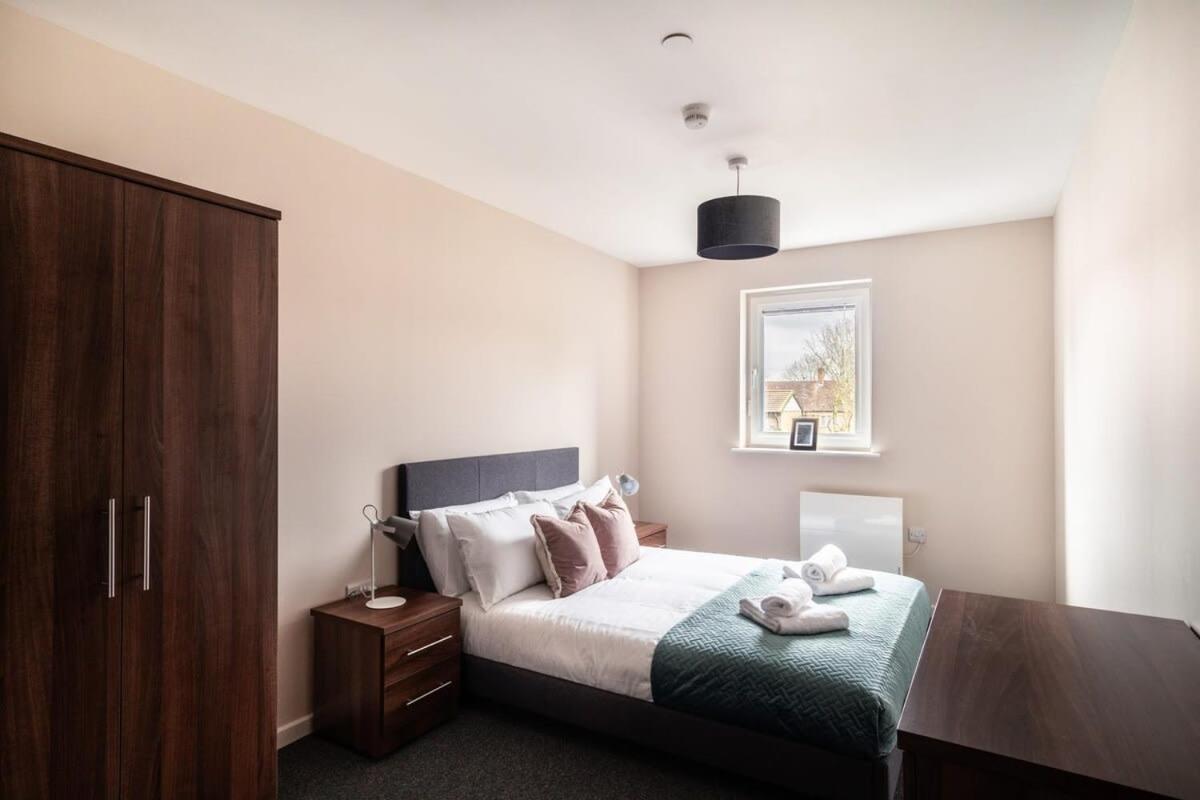 Modern & Bright 2 Bed In